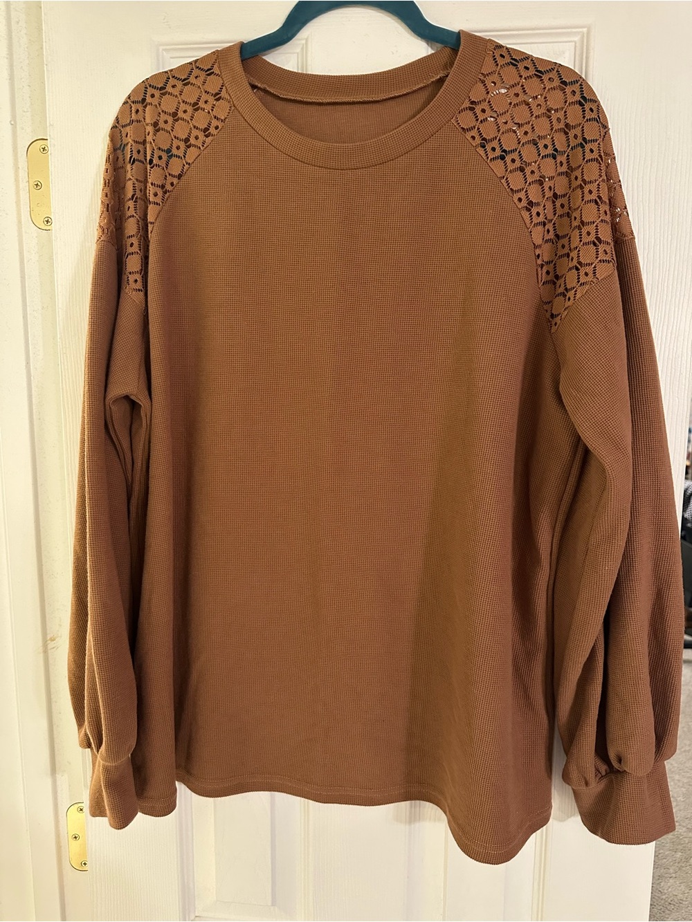 🩶🔥🩶 NWOT Rust-colored Lace Shoulder Sweatshirt Size‎ 2XL 🩶🔥🩶
